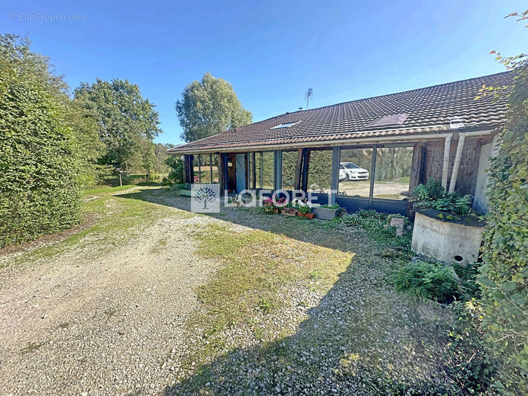 Maison à LESCHEROUX