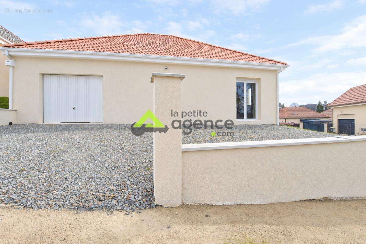 Maison à SAINTE-FEYRE