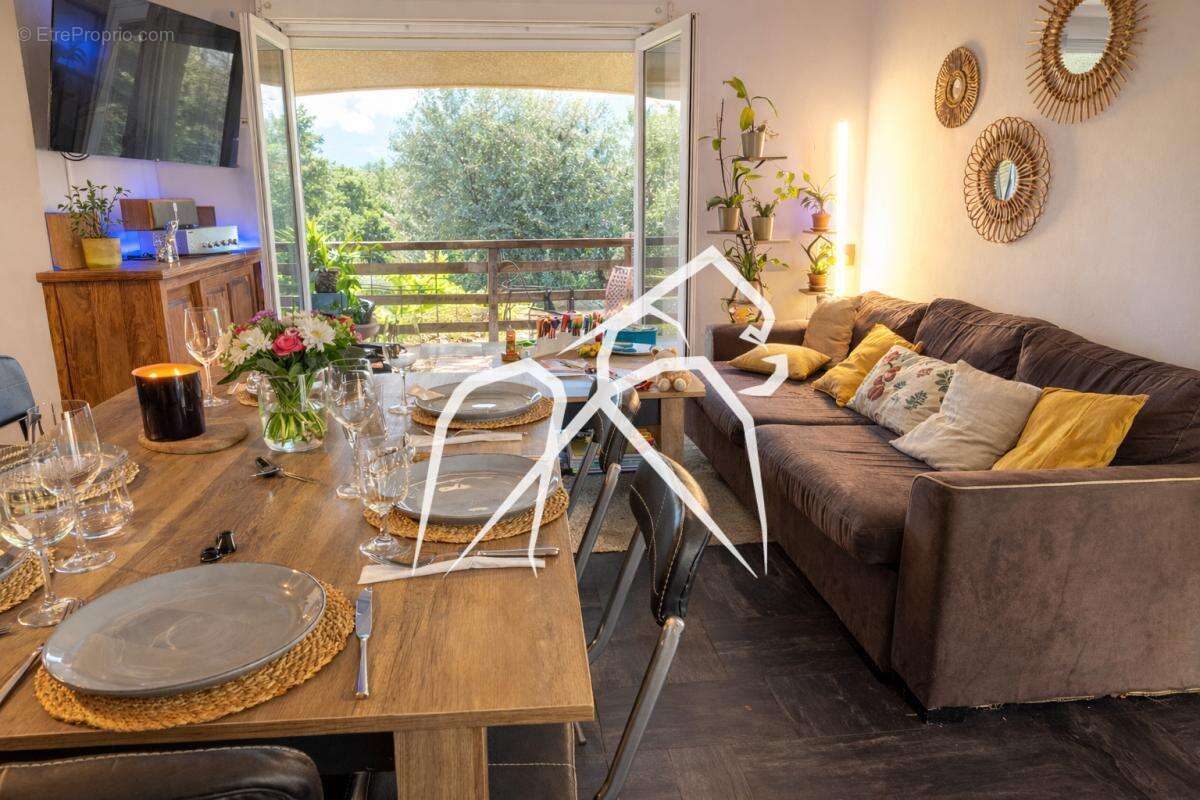 Maison à COURNONSEC