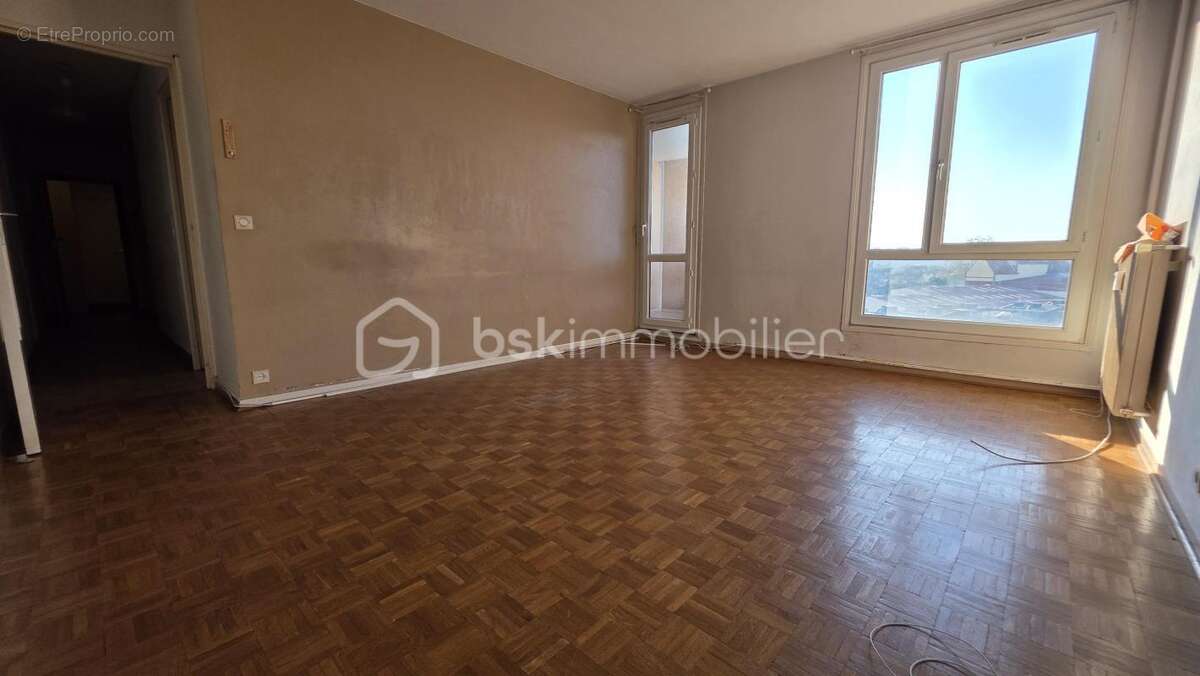 Appartement à CORBEIL-ESSONNES