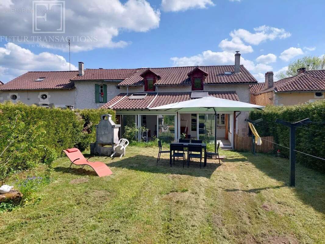 Maison à BOURDEILLES