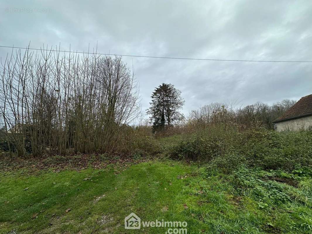 Vous disposez d'une façade de 22 mètres - Terrain à NOUVION-LE-VINEUX