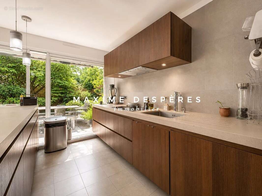 Appartement à NEUILLY-SUR-SEINE