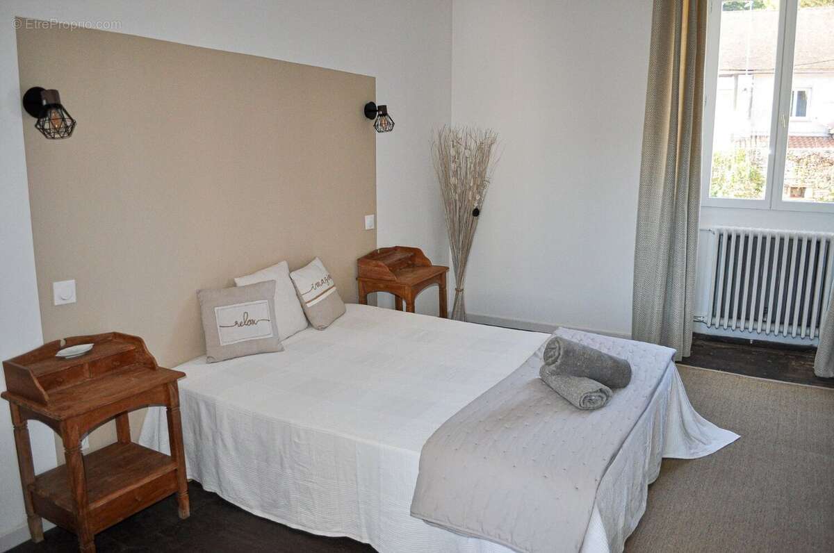 Maison en pierre - 247 m² - 8 chambres - Terrain 2 130 m² - Savignac-les-Églises - photo 13