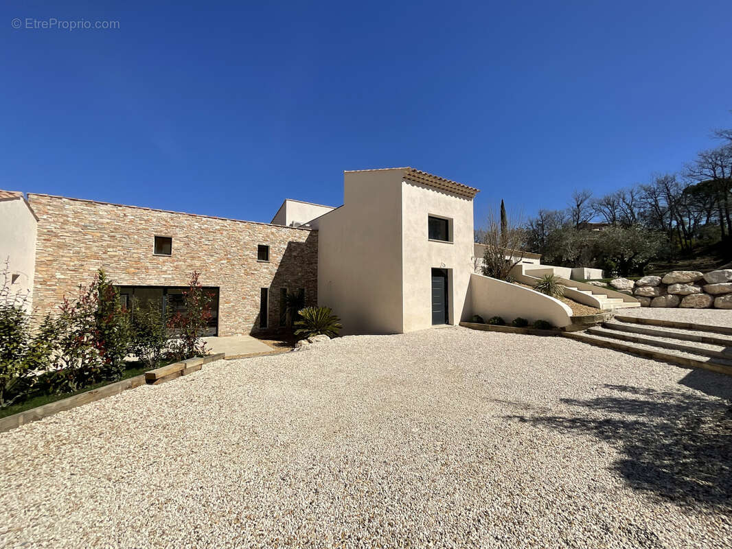 Maison à LE PUY-SAINTE-REPARADE