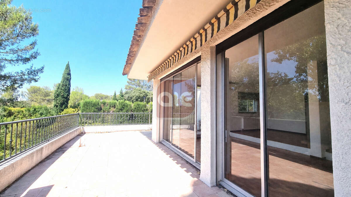 Vente villa 8 pieces saint clement de riviere - photo 2