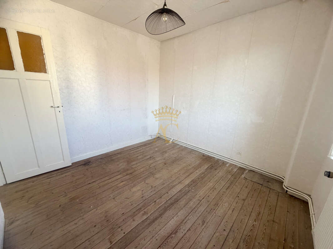 Idéal investissement locatif ou première acquisition : Maison à rénover dans un secteur calme de TREPIED - photo 10