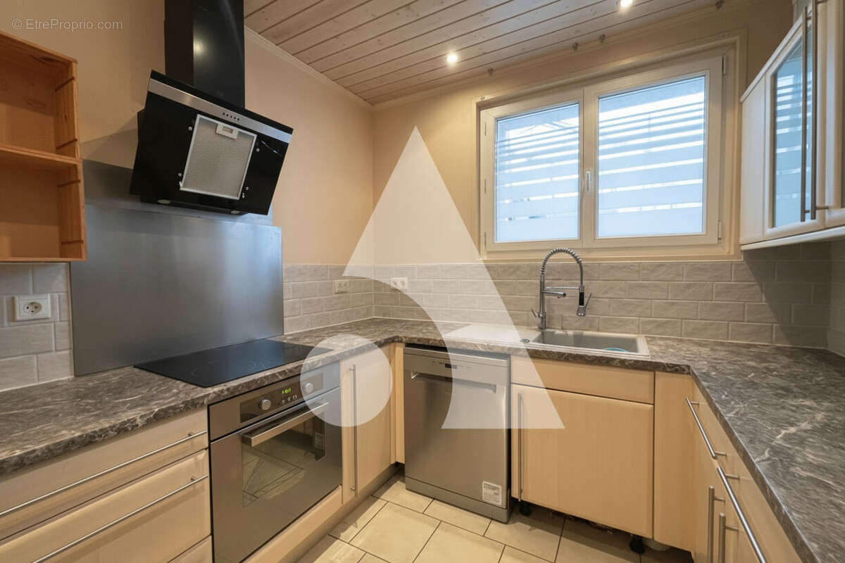 Maison à INJOUX-GENISSIAT