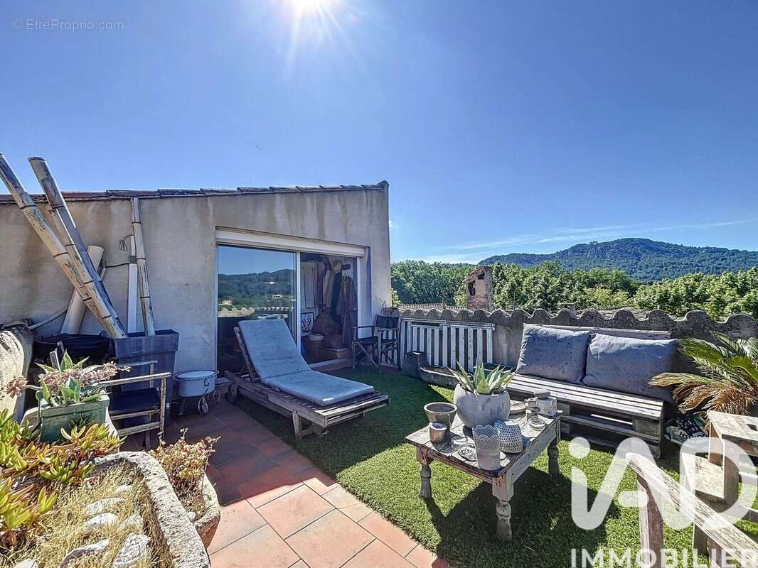 Photo 2 - Maison à LE CASTELLET