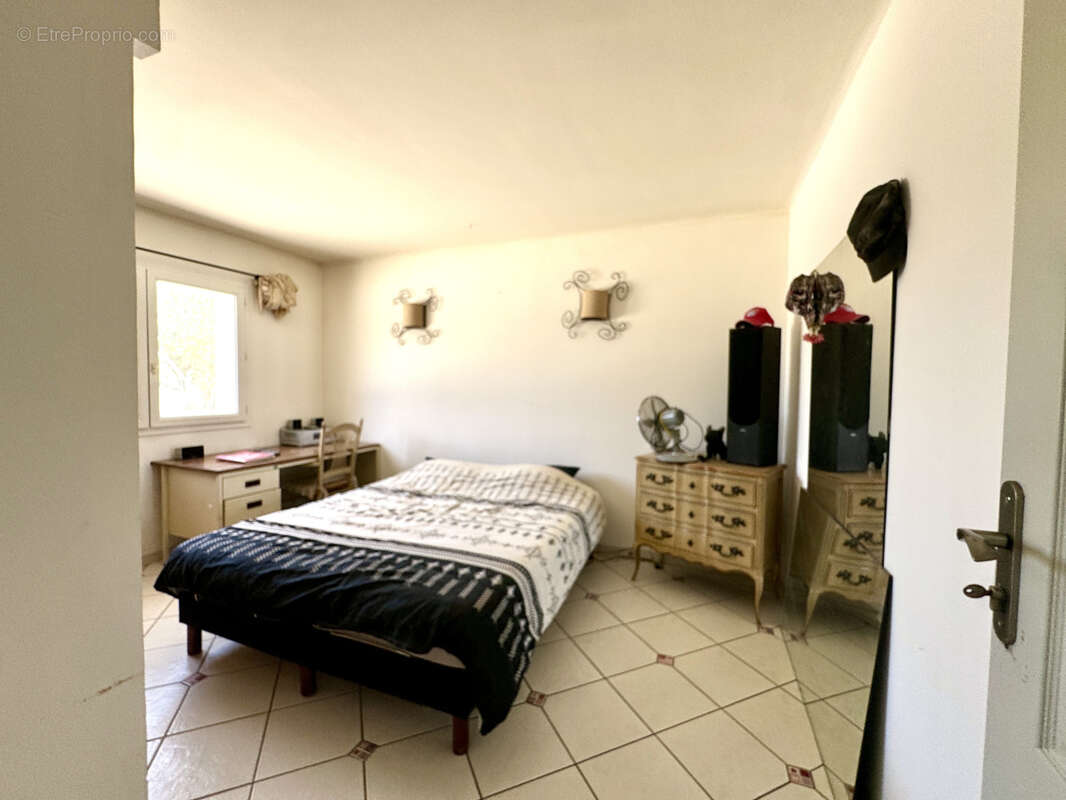 Maison de 110 m2 avec piscine, atelier 50m2, carport 20 m2 et terrain de 1 150 m2 - photo 17