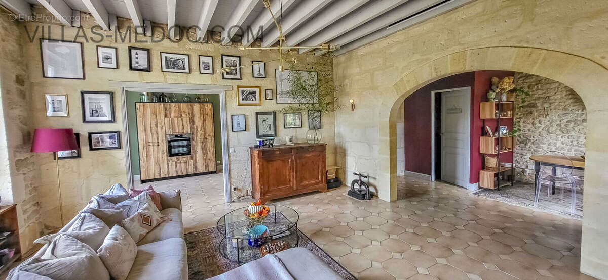 Maison à SAINT-GERMAIN-D'ESTEUIL