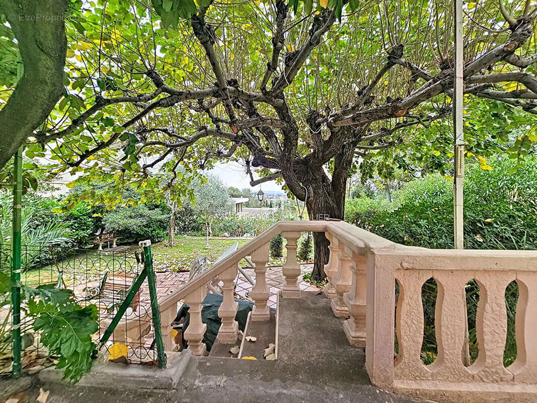 Maison à VILLENEUVE-LES-AVIGNON