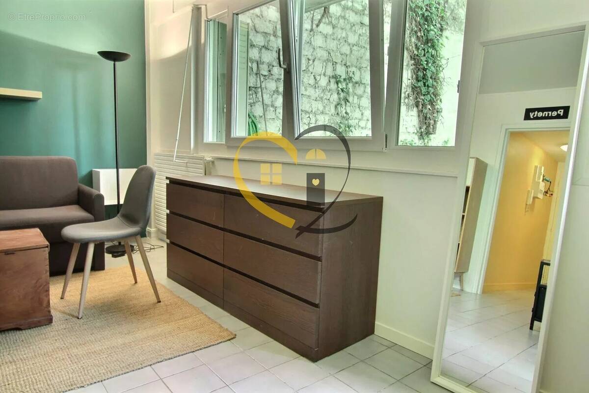 Appartement à PARIS-14E
