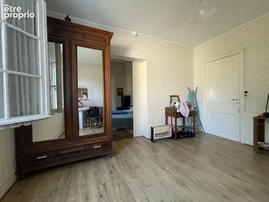 Maison a renover avec dependances sur 10ha  de terrain - photo 8