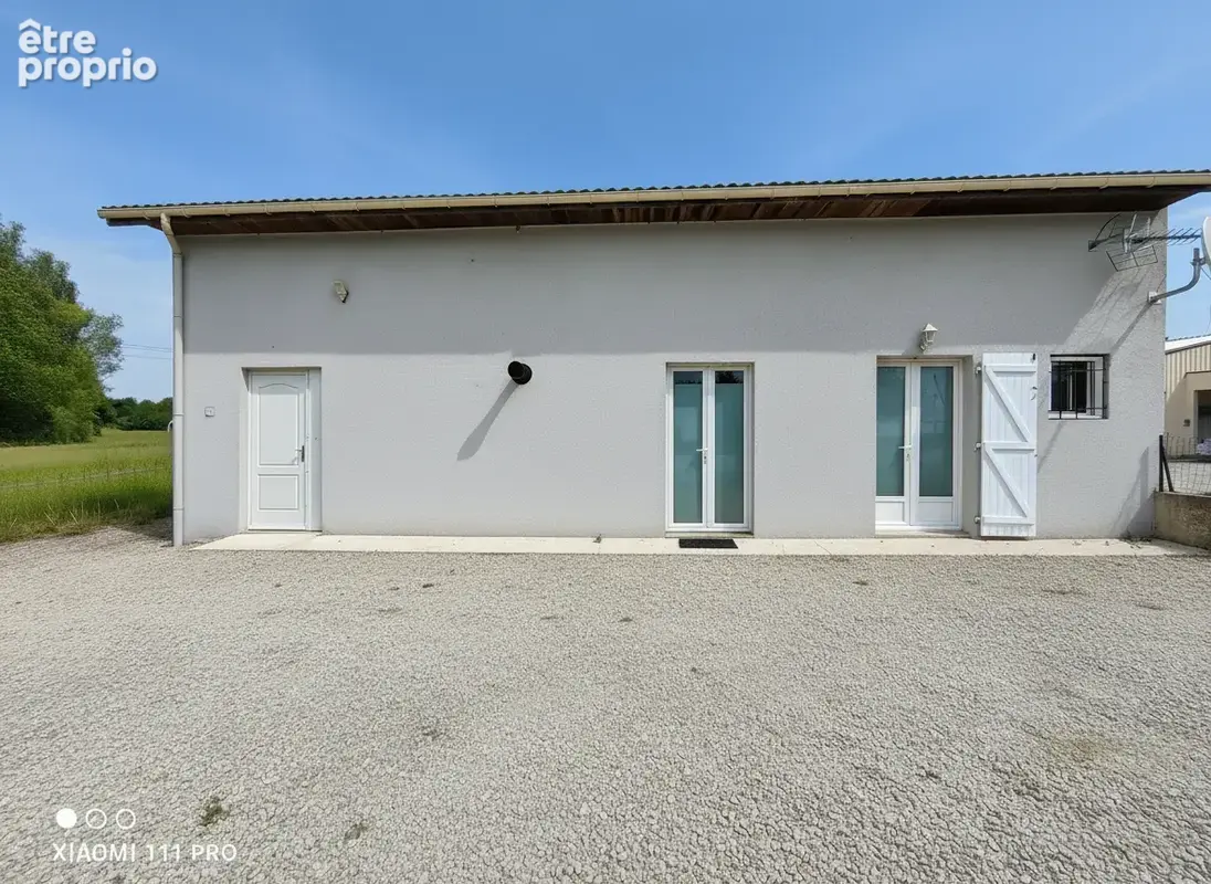 Maison 5 chambres + local professionnel + terrain en zone artisanale - photo 1