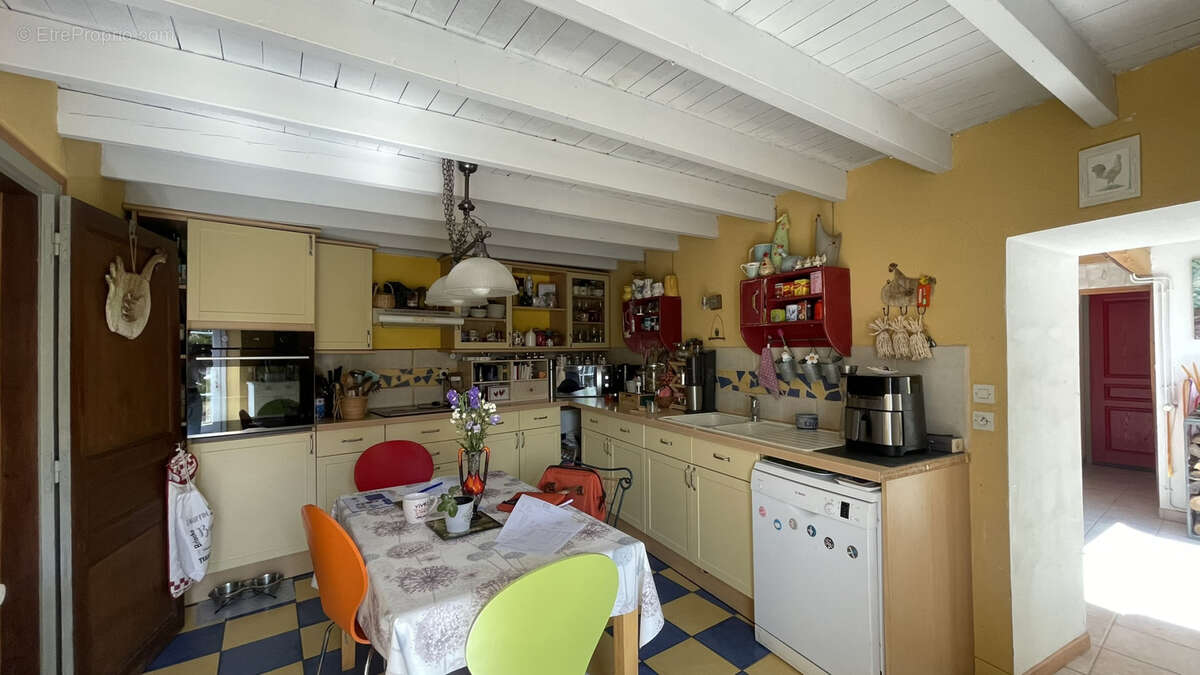 Maison ancienne, 157m2, FRONTENAY-ROHAN-ROHAN - photo 3