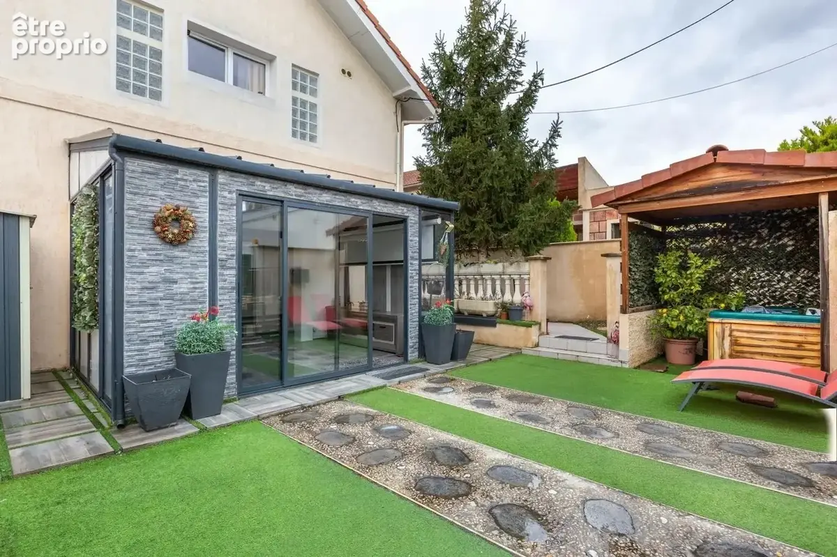 Maison- 92 m2- cours - au calme- vaulx en velin - photo 3