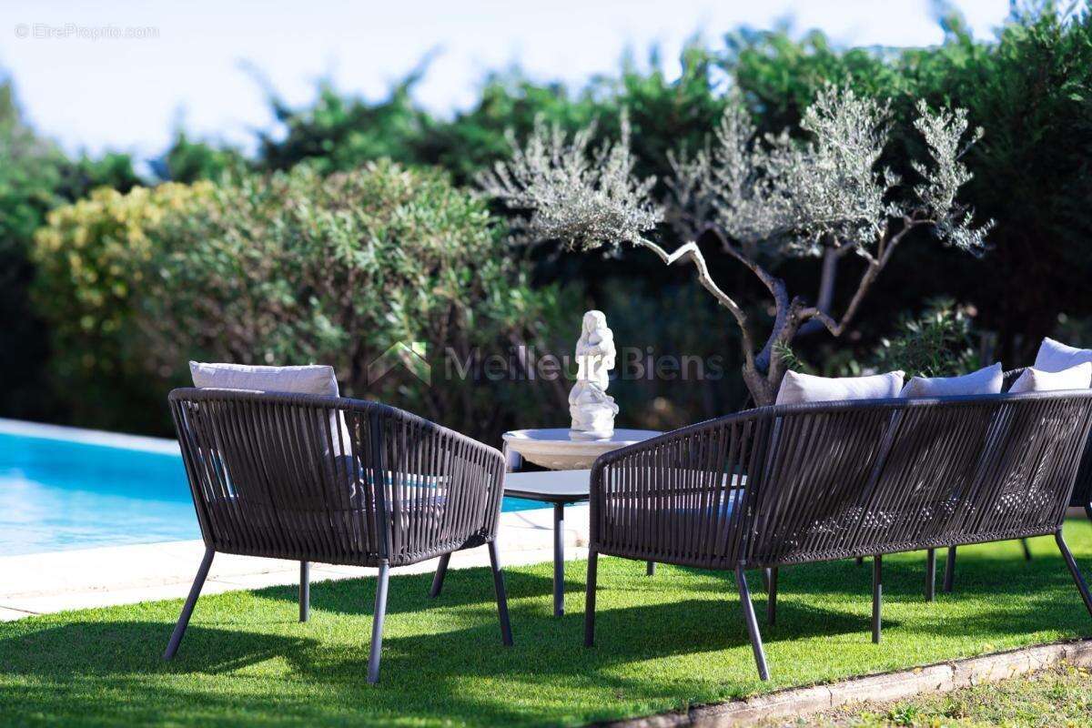 Maison à ROQUEBRUNE-SUR-ARGENS