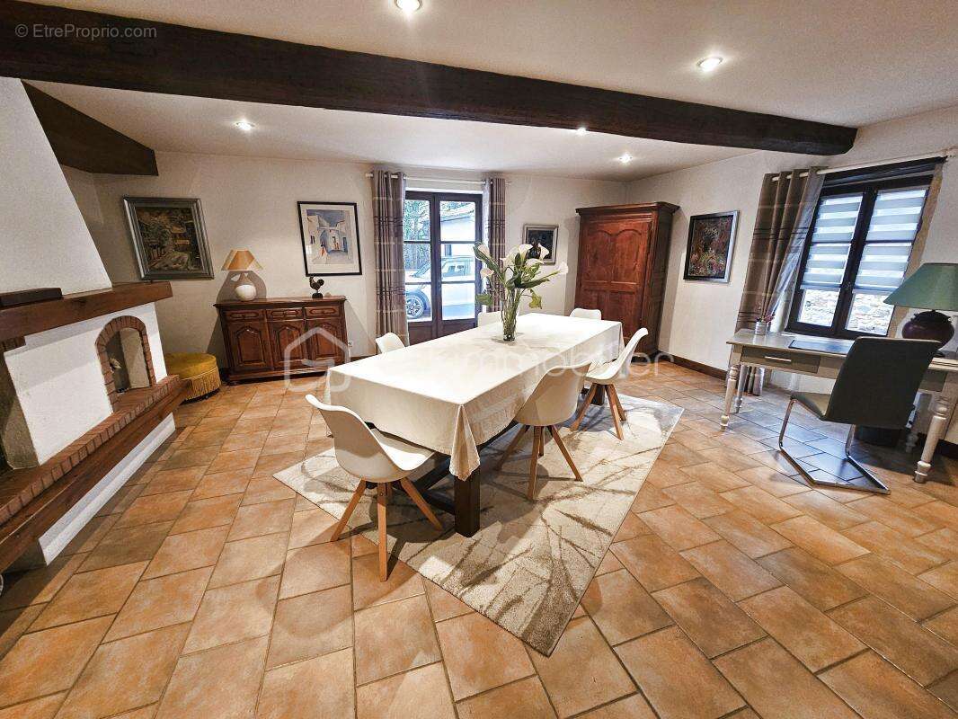 Maison à COMMELLE-VERNAY