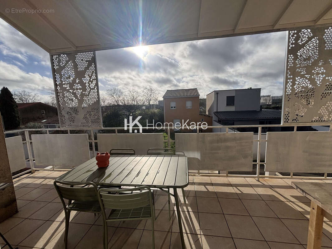 Appartement à BEAUZELLE