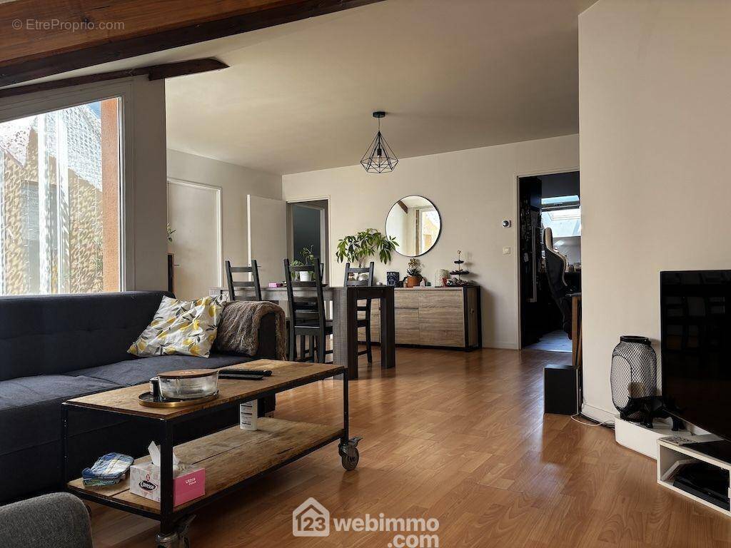 Le séjour de 31 m2 - Appartement à POITIERS