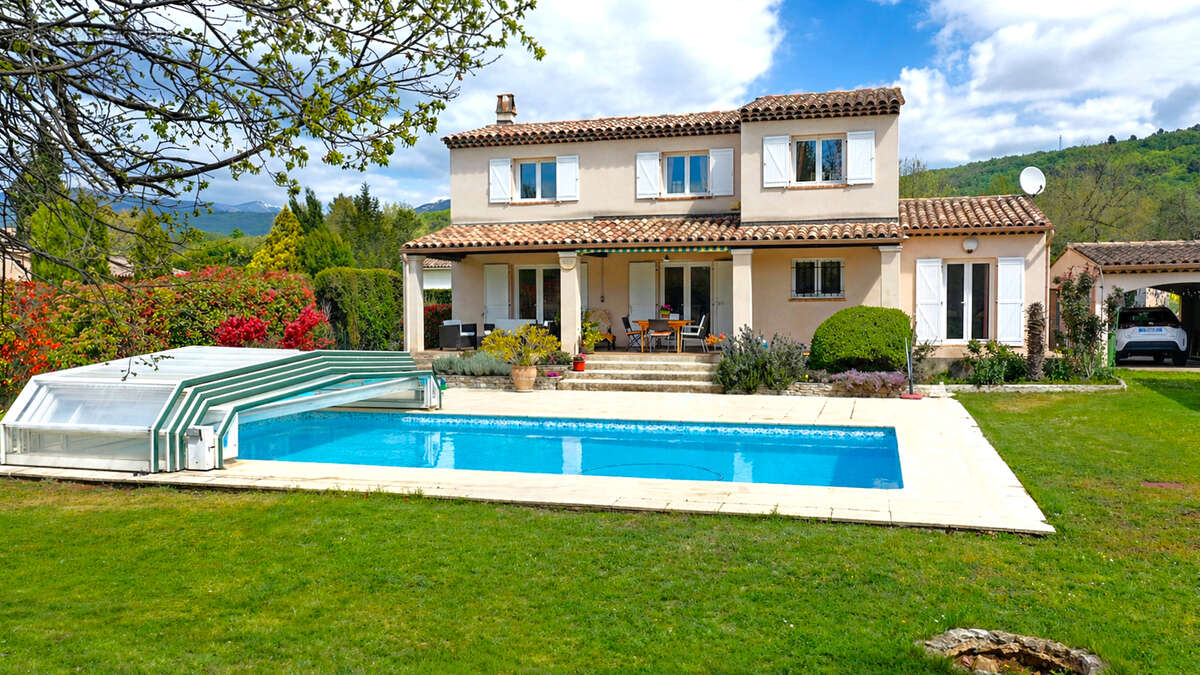 VILLA 130 m² et sous sol total sur 1575 m² de terrain avec piscine - photo 4