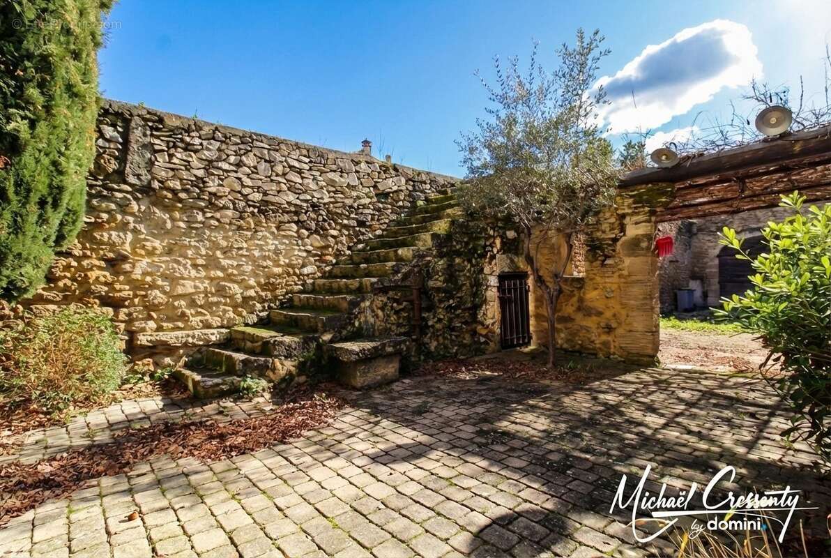 Terrasse - Maison à ALLEINS