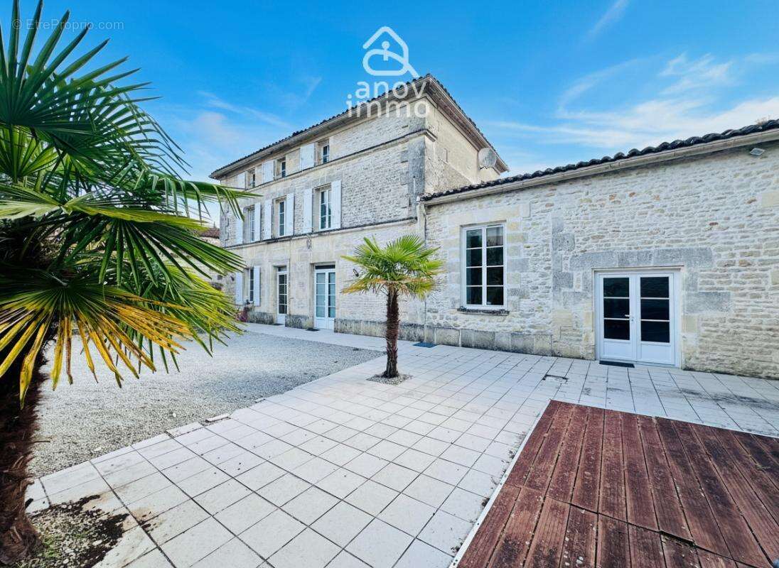 Maison charentaise de caractère   6 chambres   DPE B   Grand - photo 13