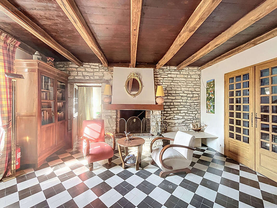Maison à SAINT-BROING-LES-MOINES