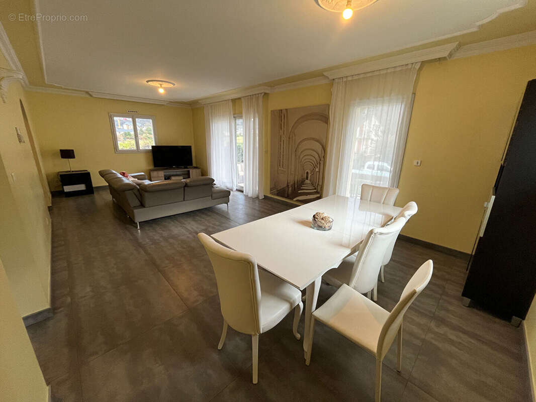 Maison à CHALLES-LES-EAUX