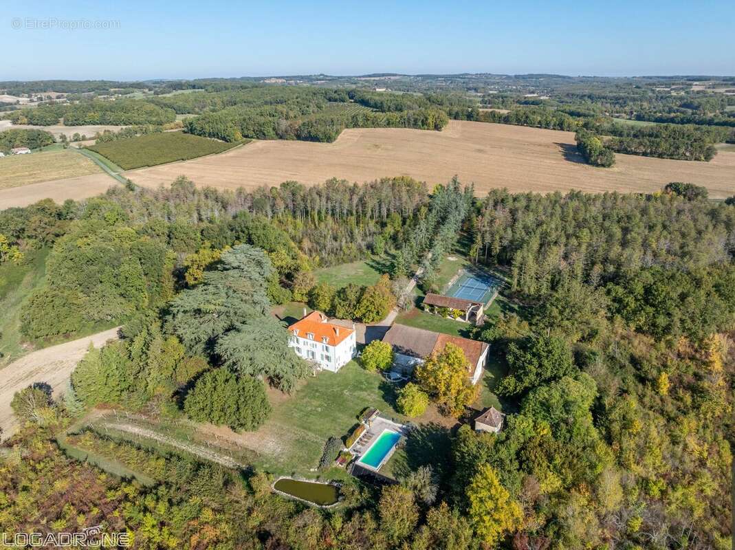 Entre Élégance et Nature : Domaine de Caractère avec Gîtes et Vue Dominante - photo 5