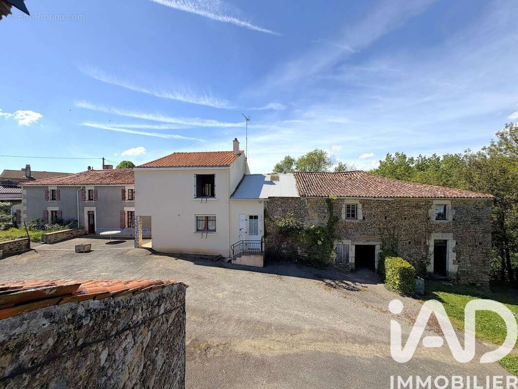 Maison 220 m² à L'hermenault  - photo 2