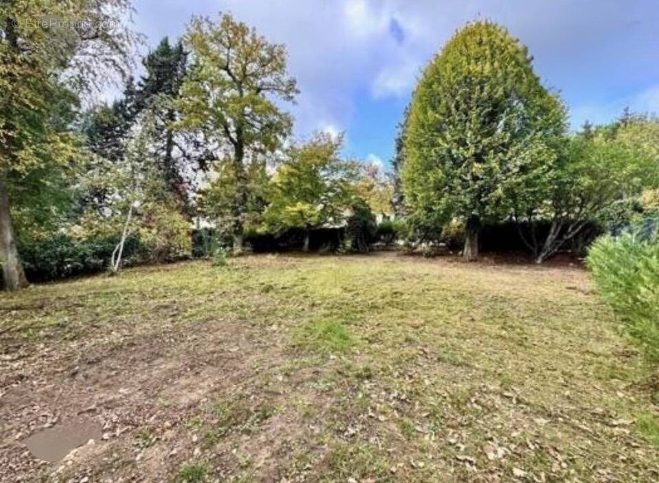 Terrain à RUEIL-MALMAISON