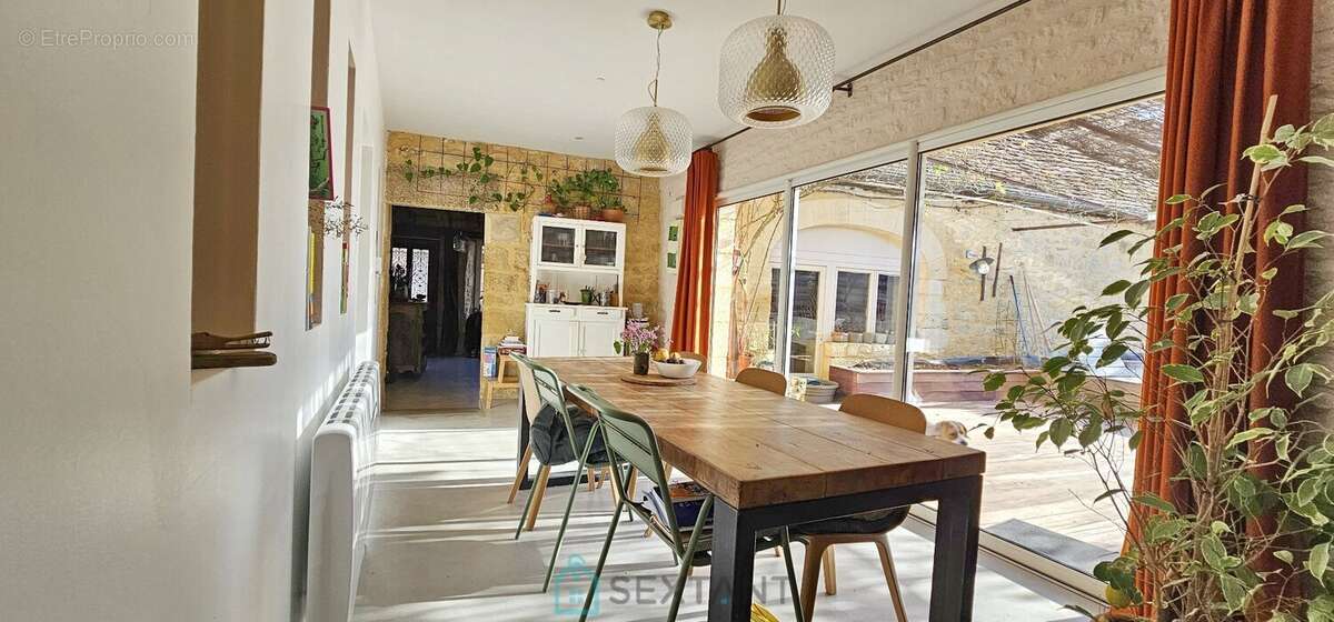 Exceptionnel propriété de 234 m² dans la Bastide de Domme avec une terrasse panoramique sur la vallée. - photo 5