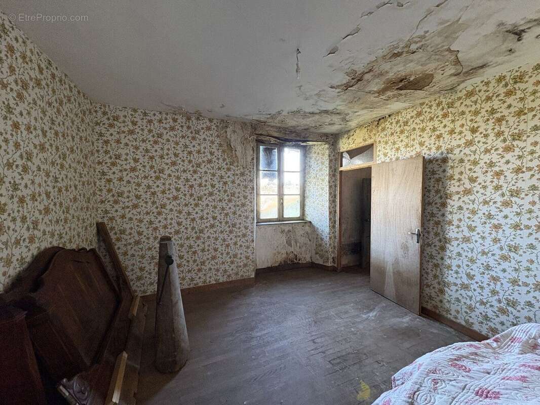 Maison à SALON-LA-TOUR