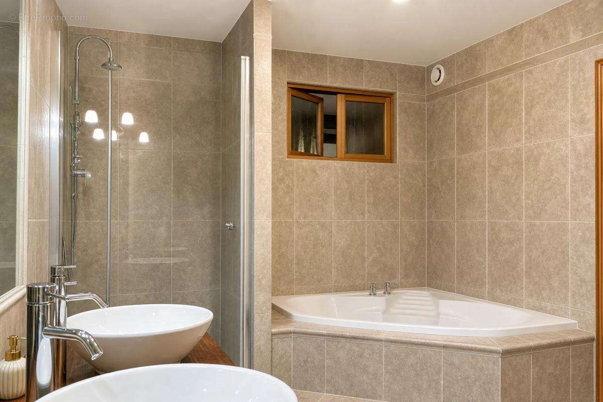 Appartement à PEILLE