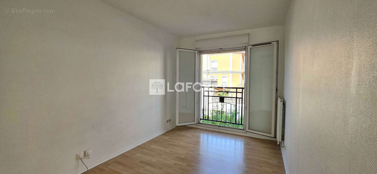 Appartement à VILLENEUVE-LA-GARENNE