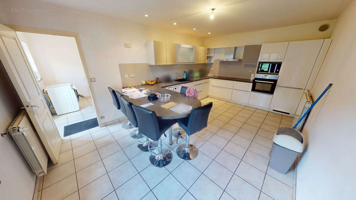 Ensemble immobilier en pierres - maison principale 190 m2 et dépendances - photo 2