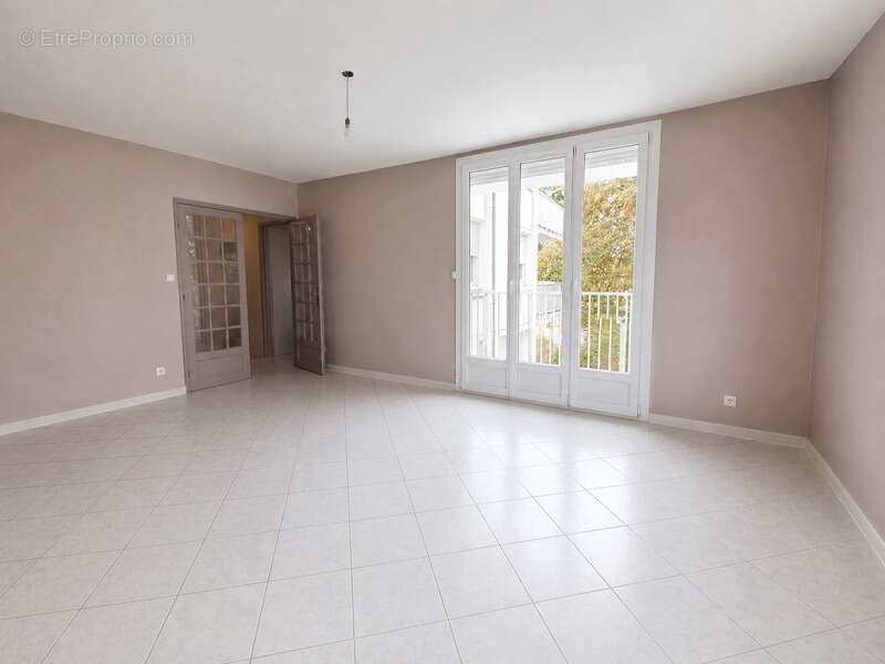 Appartement à SAINT-CYR-SUR-LOIRE