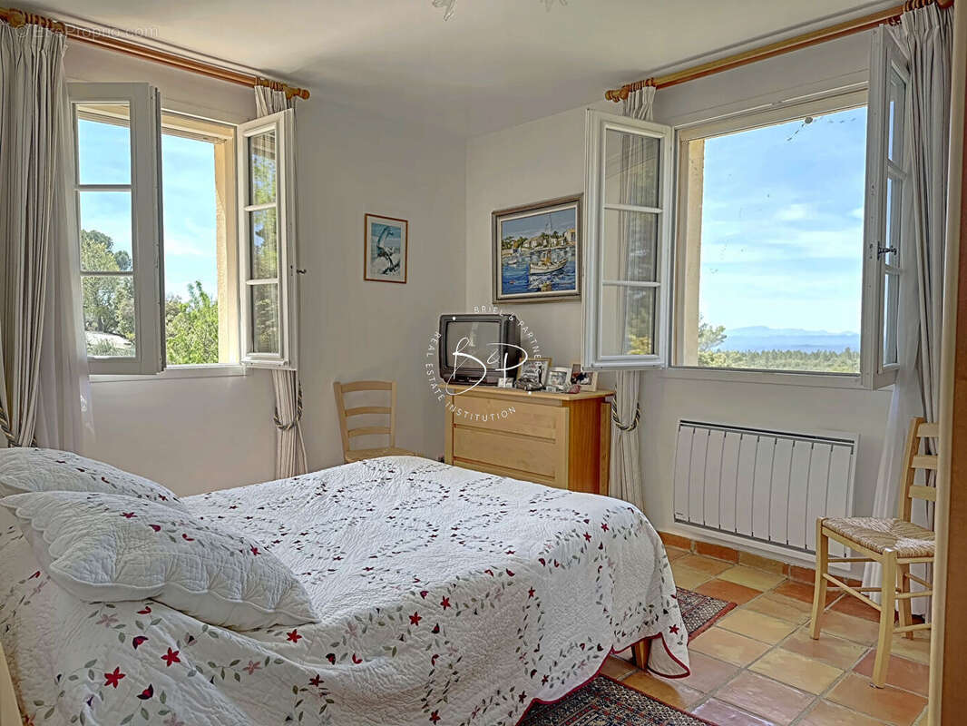 TOURTOUR A VENDRE belle propriété 5 chambres 3700 m2 de terrain - photo 17