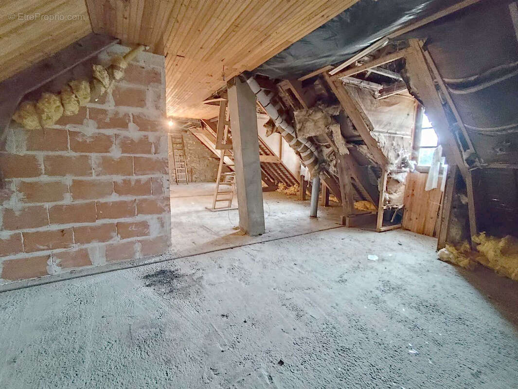 Maison à SAINT-VICTEUR