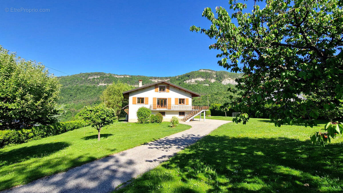 Maison à MONTAGNOLE
