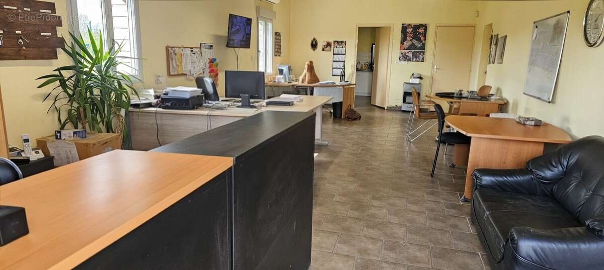 Commerce à SOUVIGNE