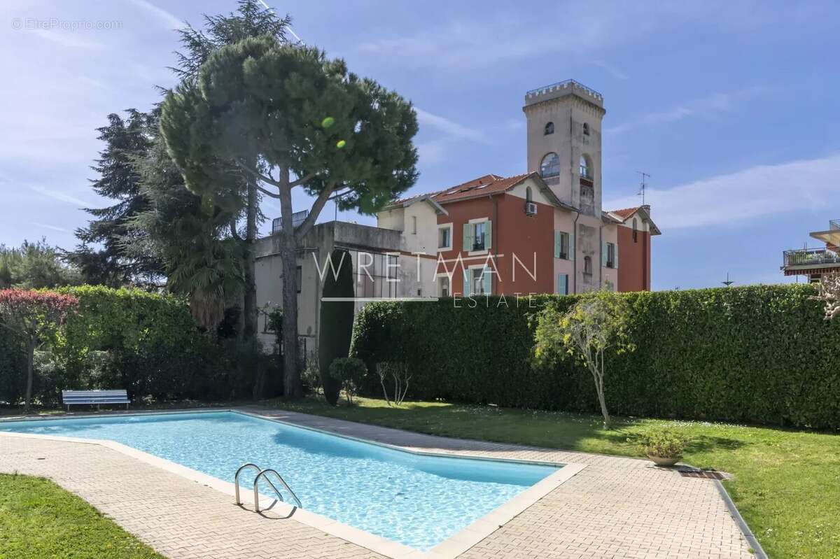 Appartement à SAINT-LAURENT-DU-VAR