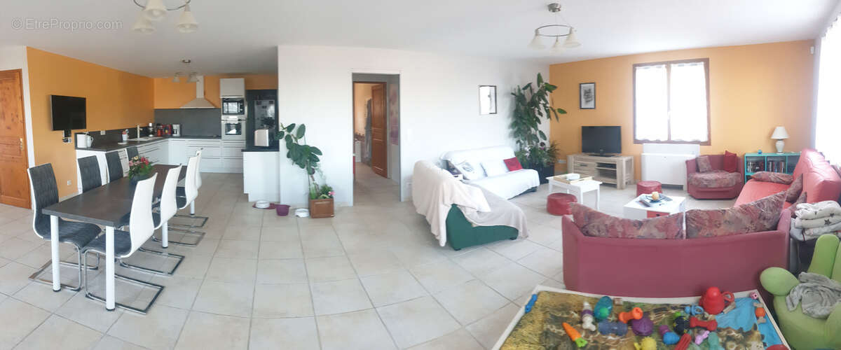A 40 minutes de Lyon 8, belle villa de 450m2 avec piscine intérieure sur 3 224 m2 de terrain clos - photo 11