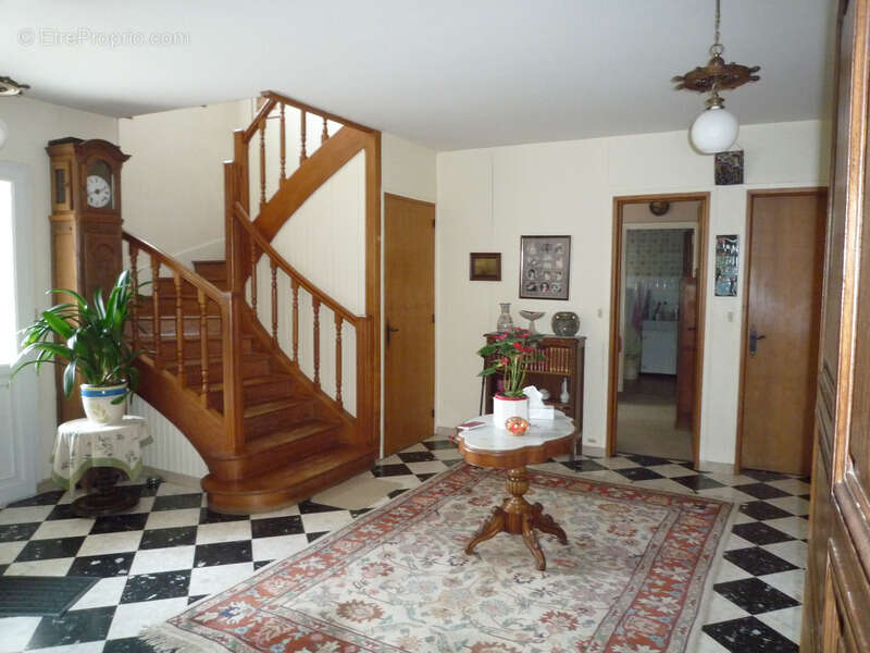 MONTDAUPHIN (77) à vendre ensemble immobilier composé de deux maisons, de 2 bâtiments industriels sur un terrain de  de 2 hectar - photo 10