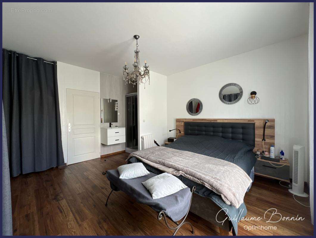 Maison à vendre 5 pièces de 129m², 3 chambres, suite parentale, SPA, garages - DPE C - secteur calme à NOUAILLÉ-MAUPERTUIS 86340 - photo 10