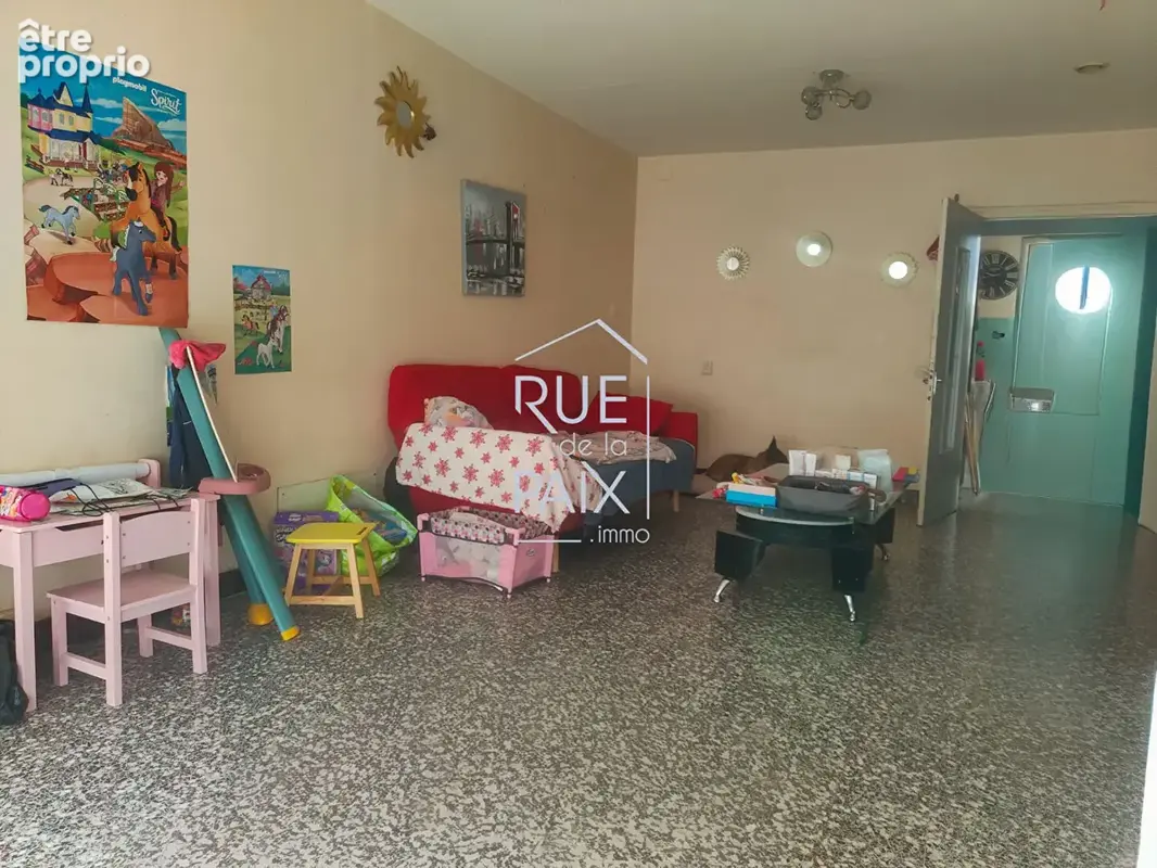 Immeuble Mirebeau 358 m2 - 6 logements + dépendances - photo 4