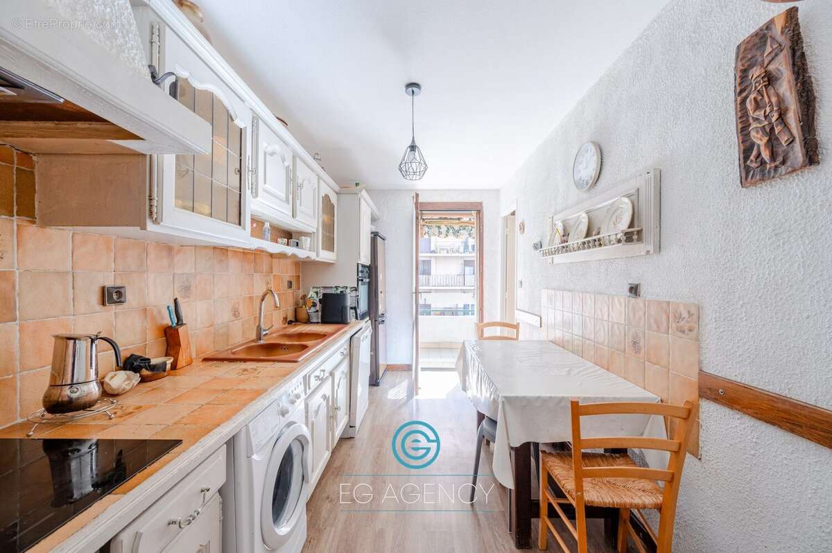 Appartement à MARSEILLE-4E