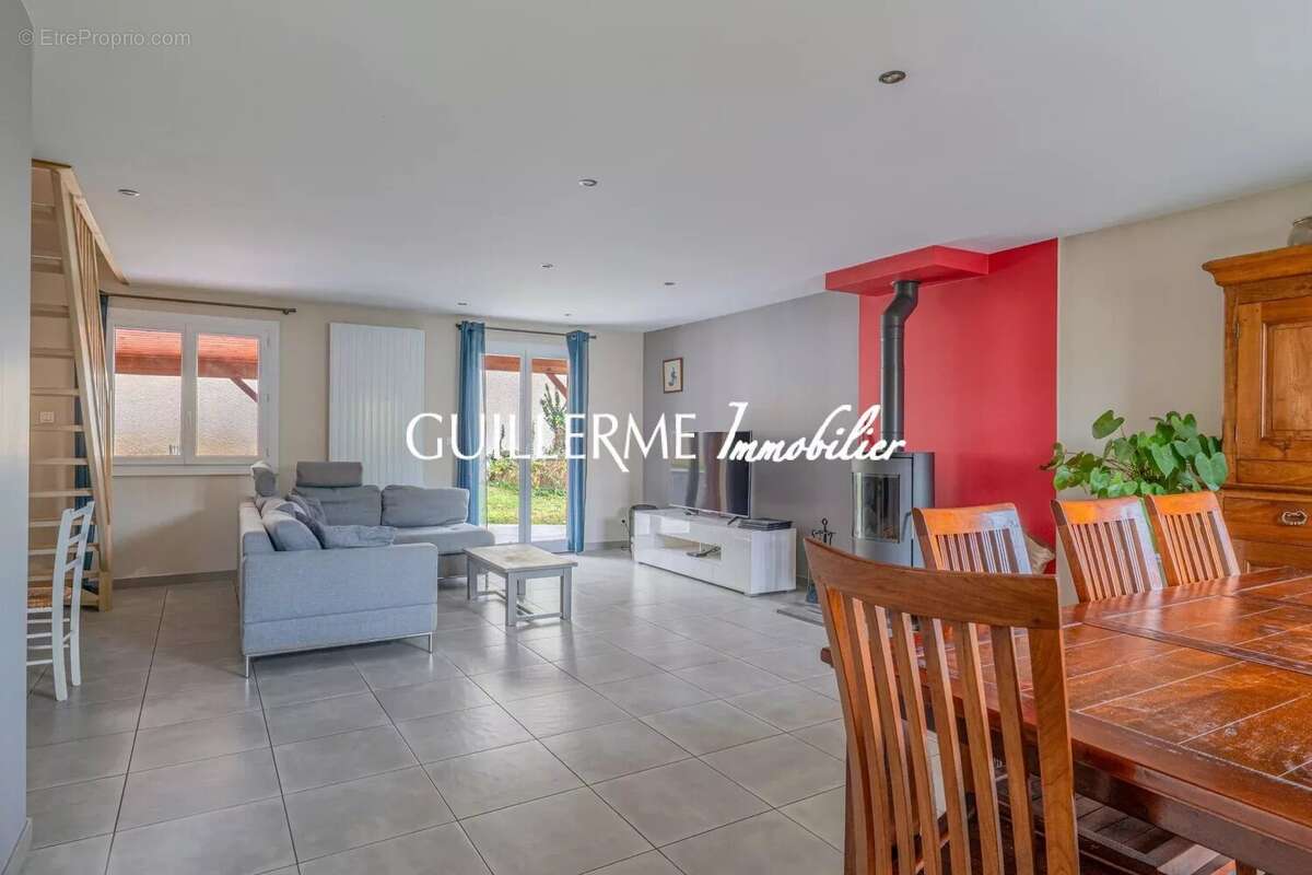 Maison à JASSANS-RIOTTIER